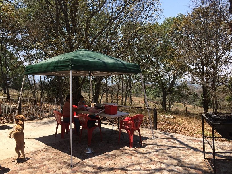 Terraza y asador, Cabaña Colibrí